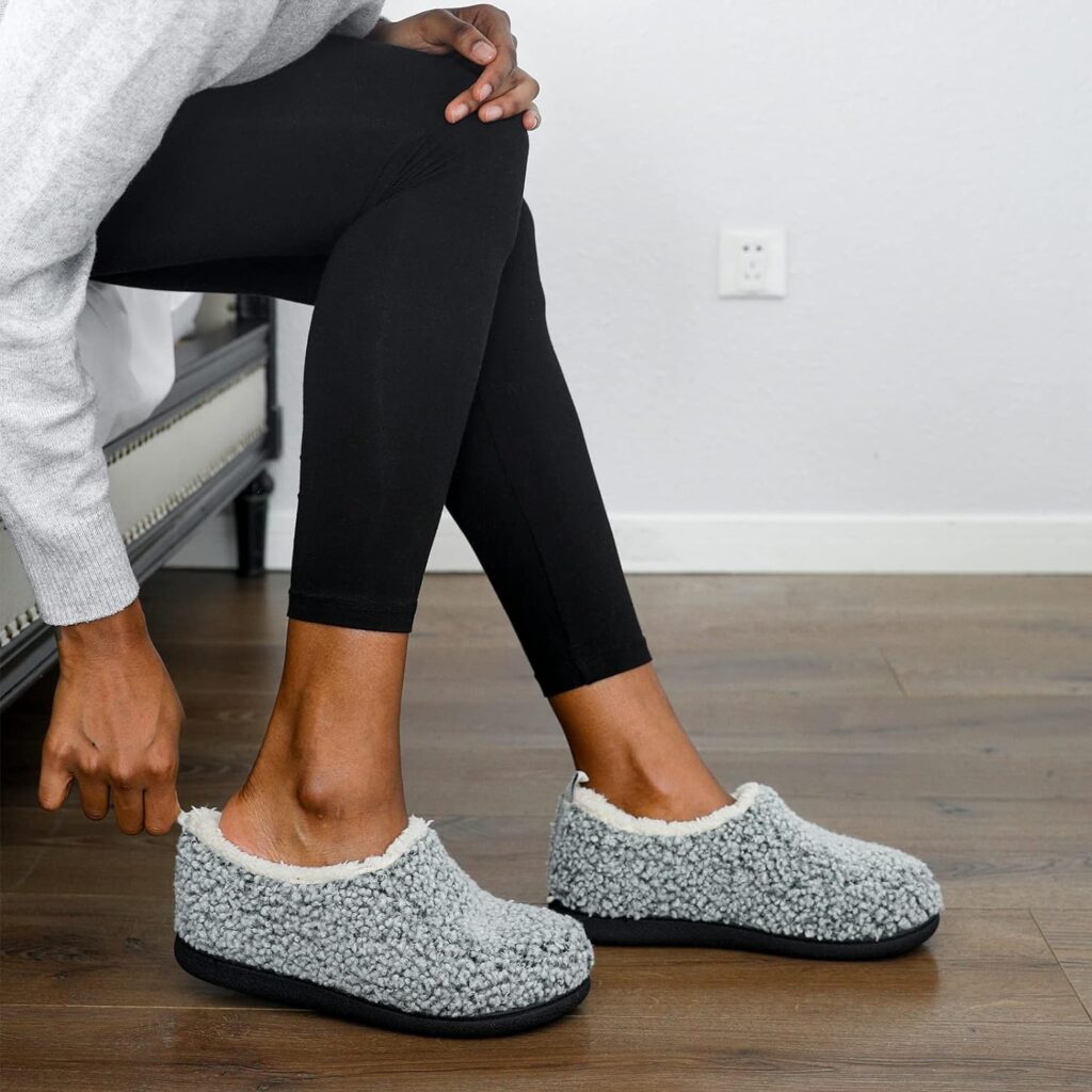 RockDove Womens Nomad Faux Shearling Lined Closed Back Slipper RockDove Womens Nomad Faux Shearling Lined Closed Back Slipper